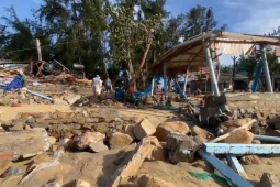 Trắng tay sau bão 13, người dân miền Trung chưa biết bắt đầu từ đâu