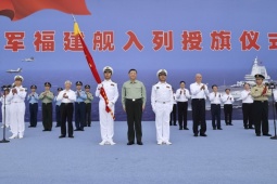 Ông Tập lên tàu sân bay hiện đại nhất của Trung Quốc, bàn giao cho hải quân