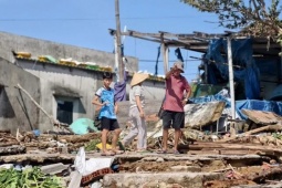 Đi sơ tán về nhà đã sập, 60 năm chưa thấy cơn bão nào khủng khiếp như vậy