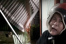 Tin tức trong ngày - Nhà tốc mái, người dân kêu cứu khi bão Kalmaegi đổ bộ