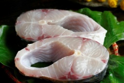 Vì sao xát muối rửa cá vẫn tanh?