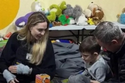 Chuyến thăm Ukraine của Angelina Jolie xáo trộn vì tài xế 'bị bắt đi lính'