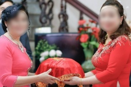 Nghe thông gia nghèo nói về sính lễ, mẹ chú rể bật khóc giữa cuộc gọi