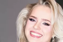 Thời trang - Thí sinh Hoa hậu Hoàn vũ cấp cứu