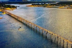 Cầu gỗ Ông Cọp "biến mất" sau bão số 13