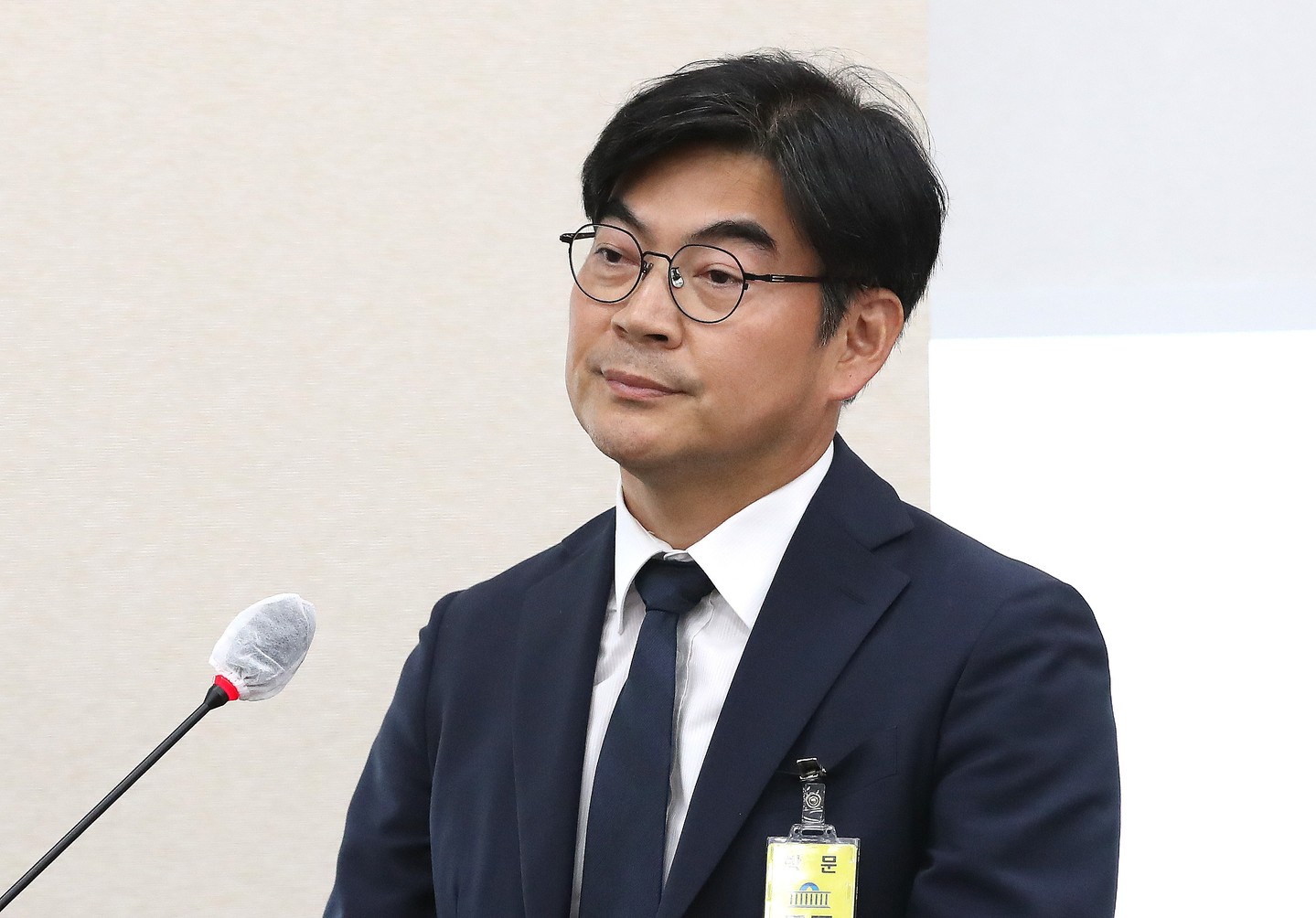 Cựu công tố viên Chung Sun-sin từng bị chất vấn vì nghi ngờ can thiệp vào vụ bắt nạt học đường liên quan đến con trai.