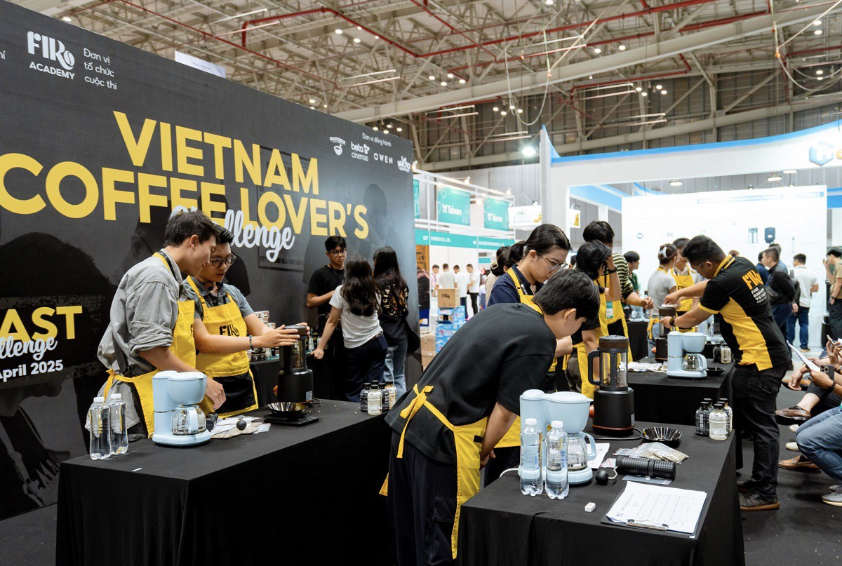 Các barista trong cuộc thi pha chế tại Triển lãm Quốc tế Cafe Show Việt Nam 2025