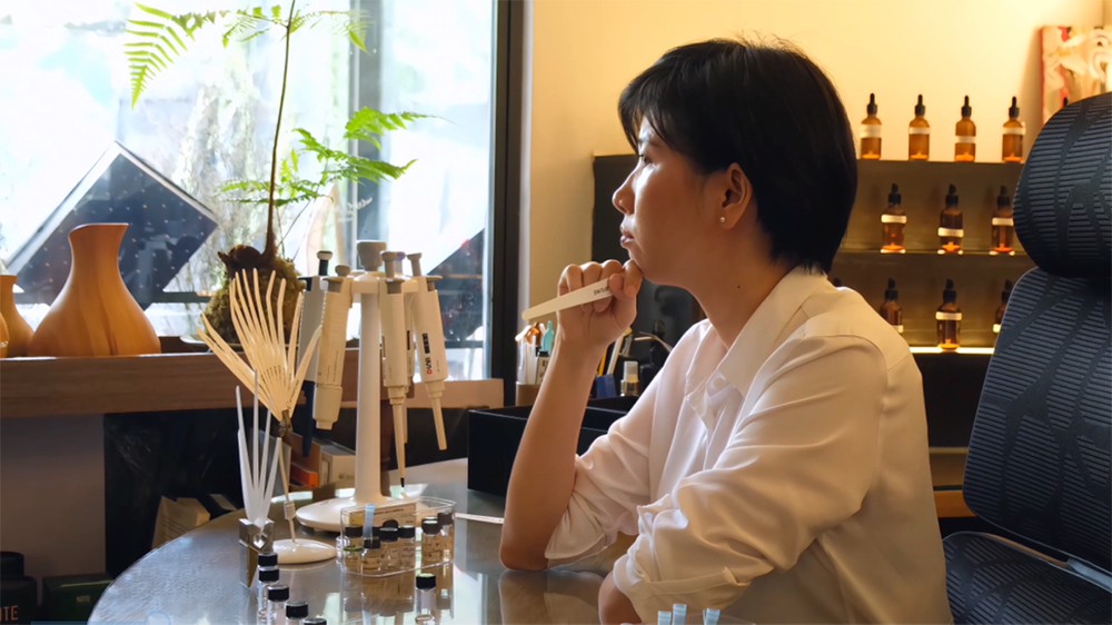 Rei Nguyễn đã dành nhiều thời gian để trao đổi, lắng nghe và thấu hiểu những mong muốn của Vietnam Airlines, từ đó lên ý tưởng sát nhất cho mùi hương thương hiệu