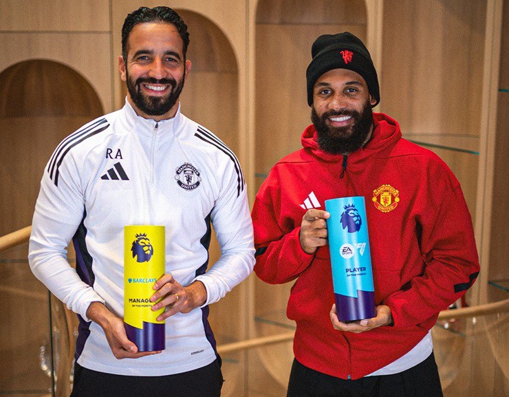 HLV Amorim và Mbeumo chia sẻ niềm vui thắng giải