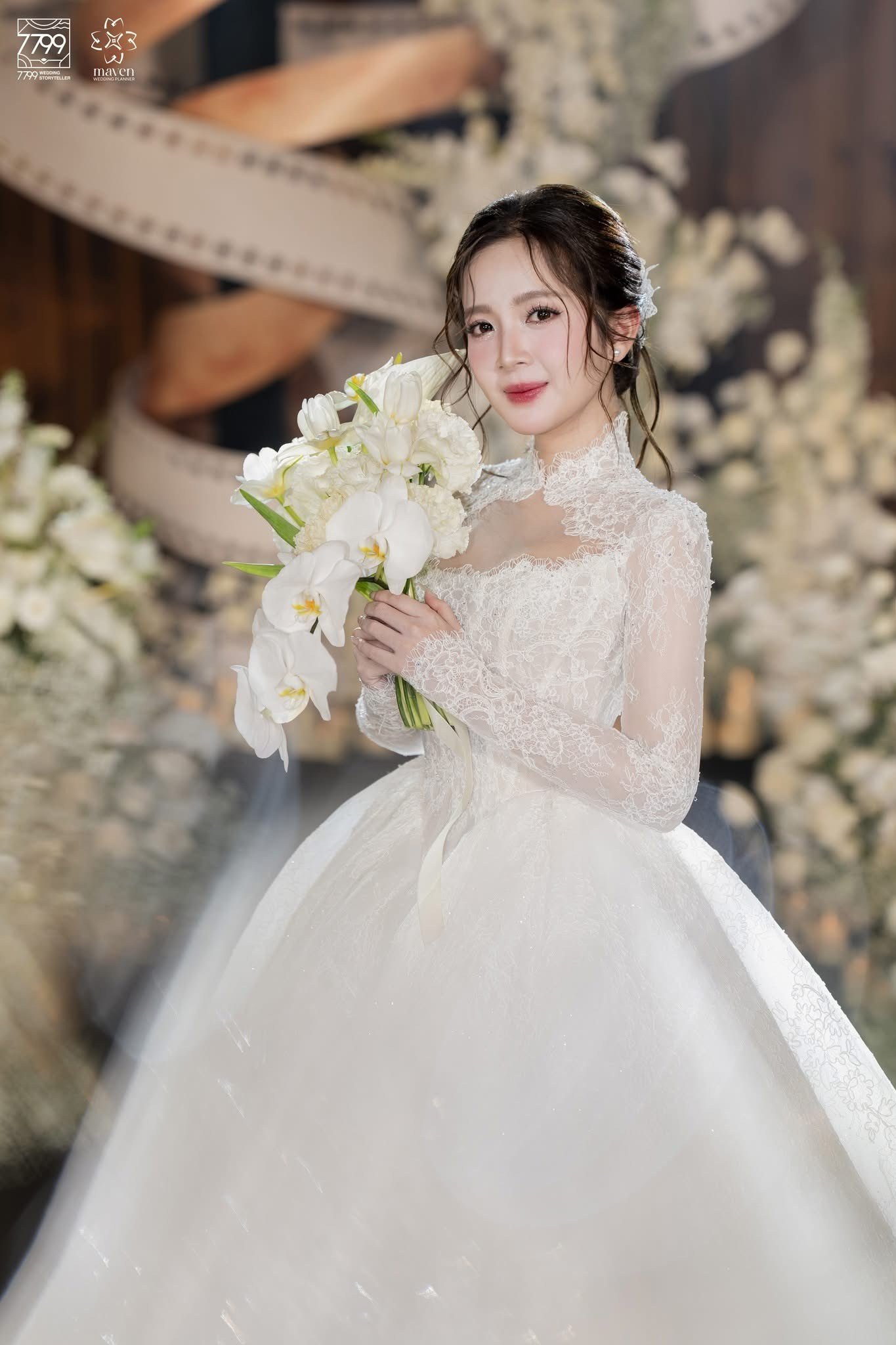 Không gian tiệc cưới đậm chất điện ảnh của Đình Tú và Ngọc Huyền. Ảnh: 7799 Wedding .