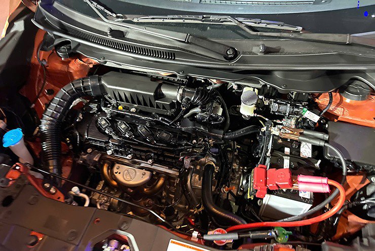 Đây là mẫu xe Nhật dùng động cơ lai rất được ưa chuộng tại Việt Nam - 9