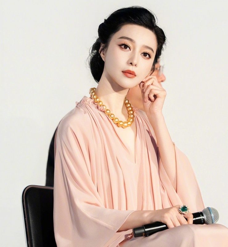 Phạm Băng Băng nhiệt tình tham gia các sự kiện tại LHP Tokyo 2025 để giới thiệu tác phẩm mới của mình nhưng cuối cùng cô không đoạt giải.