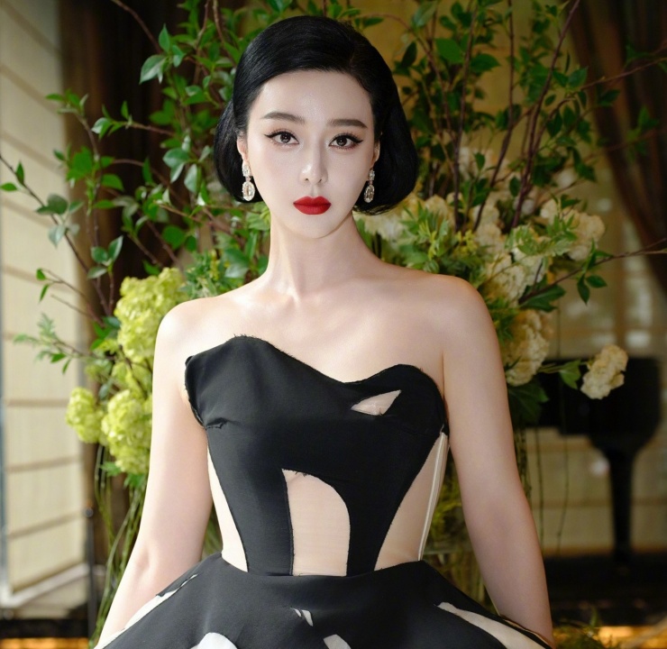 Nhiều nghệ sĩ tranh cãi về tính minh bạch của LHP Tokyo. Có ý kiến cho rằng Phạm Băng Băng bị đạo diễn Văn Yến trả đũa.