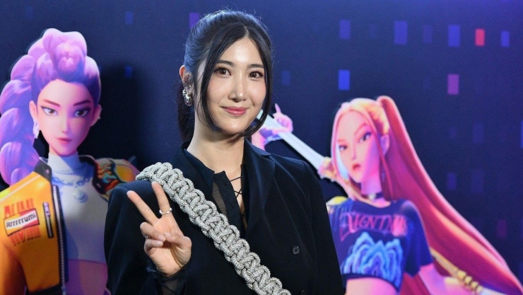 Ejae - ca sĩ kiêm nhạc sĩ người Mỹ gốc Hàn, đứng sau bản hit Golden.