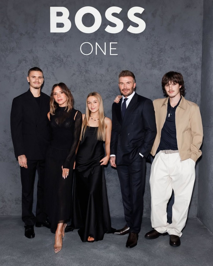 Hot girl 14 tuổi xuất hiện cùng phom váy quen thuộc ở sự kiện ra mắt dòng sản phẩm nội y kết hợp giữa David Beckham và thương hiệu Boss hôm 30/1.