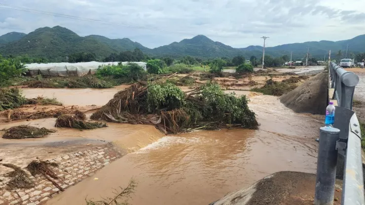 Hạ tầng giao thông ảnh hưởng lớn sau sự cố.