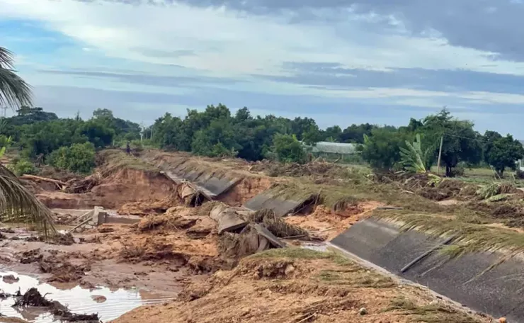 Hệ thống kênh mương hư hỏng nặng sau thảm kịch.