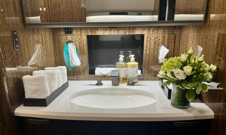 Bên trong 'căn nhà bay' của giới siêu giàu - 4