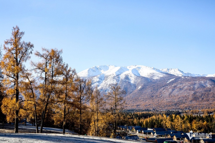 Đôi bạn thân U50 thuê xe tự lái, khám phá khoảnh khắc đẹp khó cưỡng ở Tân Cương - 7