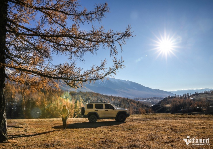 Đôi bạn thân U50 thuê xe tự lái, khám phá khoảnh khắc đẹp khó cưỡng ở Tân Cương - 12