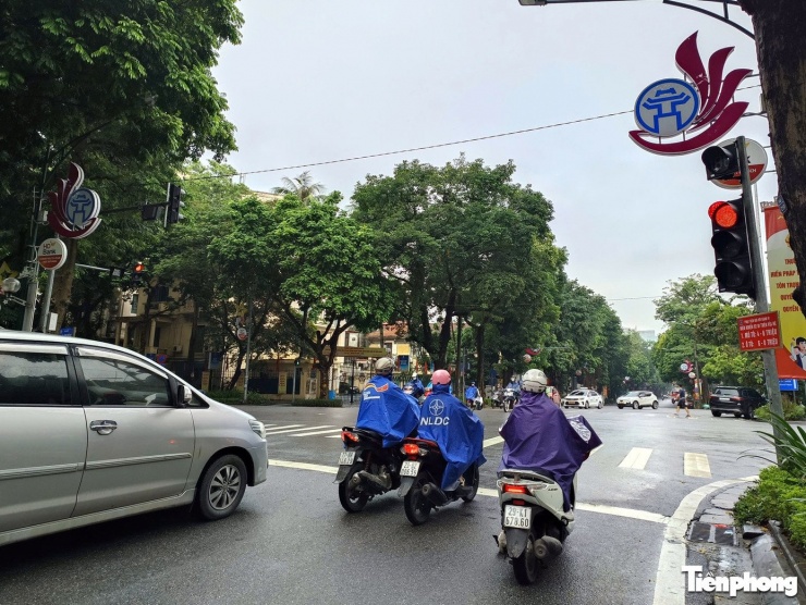 Tại một số ngã tư bỏ đèn đếm giây. Ảnh: Thanh Hà