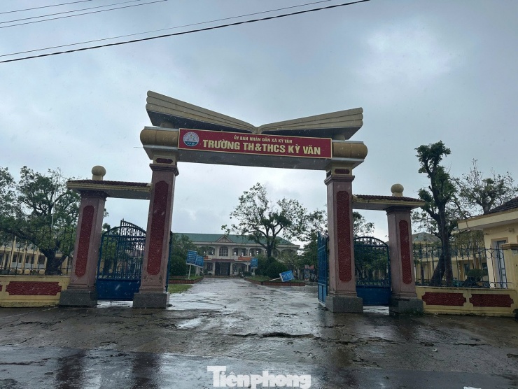 Trường Tiểu học và THCS Kỳ Văn (Hà Tĩnh).