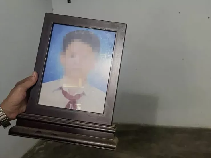 Ảnh thờ của H. được gỡ xuống. Ảnh: CA