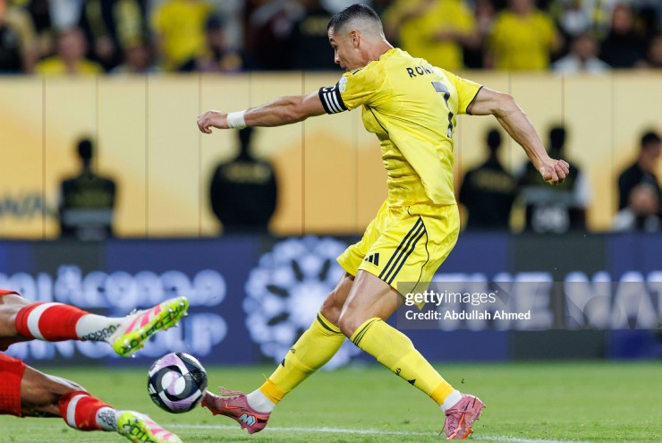 Ronaldo và các đồng đội phung phí cơ hội trong hiệp một