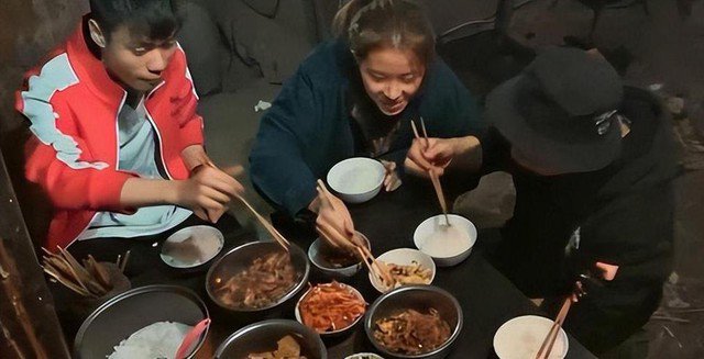 Tử Kỳ nói đó là bữa ăn ngon nhất mình từng ăn.