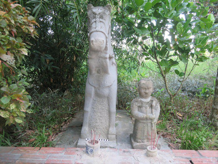 Một tượng cổ trước khi bị mất trộm. Ảnh: Ban quản lý di tích cung cấp