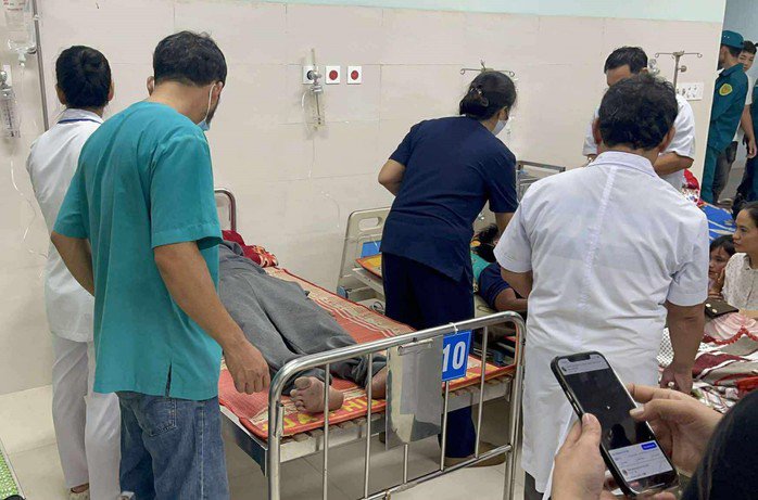 2 người được cấp cứu tại bệnh viện