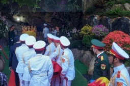 Truy điệu, an táng nhiều hài cốt liệt sĩ được tìm thấy trong Hang Tám Cô