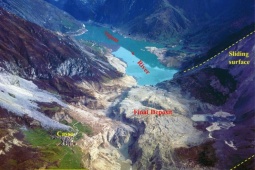 Trận sóng thần khổng lồ trên núi lao xuống khiến hơn 2.000 người thiệt mạng ở châu Âu