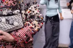 Bắt đúng trend mùa Thu Đông 2025 với những món phụ kiện quen ơi là quen