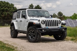 Hơn 320.000 xe Jeep hybrid bị triệu hồi vì lỗi pin điện cao áp