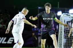 Huyền thoại Kaka & Figo so tài Công Vinh, Văn Quyến, Hồng Sơn, hàng ngàn khán giả phấn khích