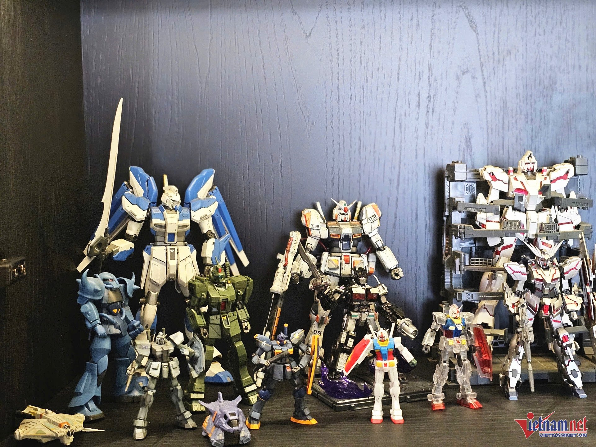 Hiện tại, dù thu nhập tốt hơn, Nguyễn Văn Chung vẫn không thoải mái "vung tay" cho sở thích cá nhân. Từng trải qua biến cố, nợ nần, anh quen với lối sống vun vén, tiết kiệm.