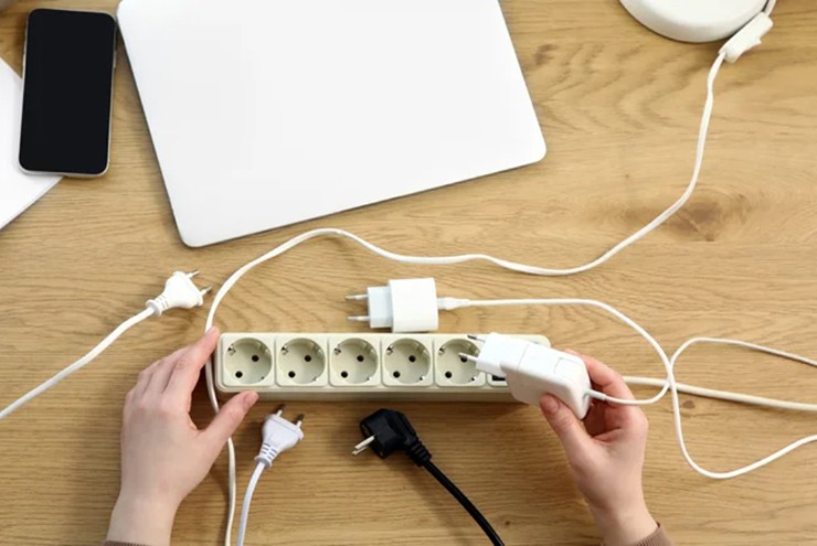 Hãy suy nghĩ kỹ trước khi cắm sạc điện thoại cả ngày - 3