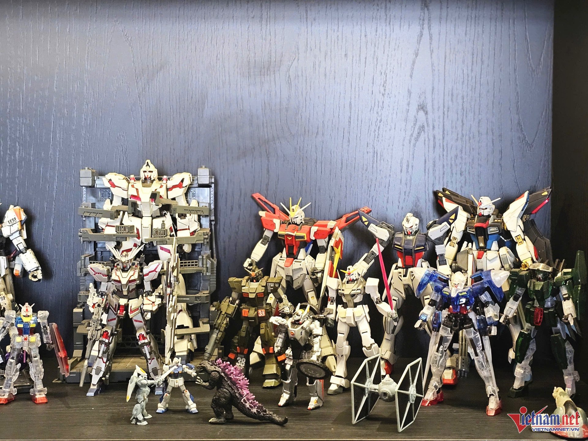 Hiện tại, dù thu nhập tốt hơn, Nguyễn Văn Chung vẫn không thoải mái "vung tay" cho sở thích cá nhân. Từng trải qua biến cố, nợ nần, anh quen với lối sống vun vén, tiết kiệm.