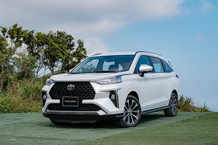 Toyota Veloz Cross là dòng MPV 7 chỗ cỡ nhỏ