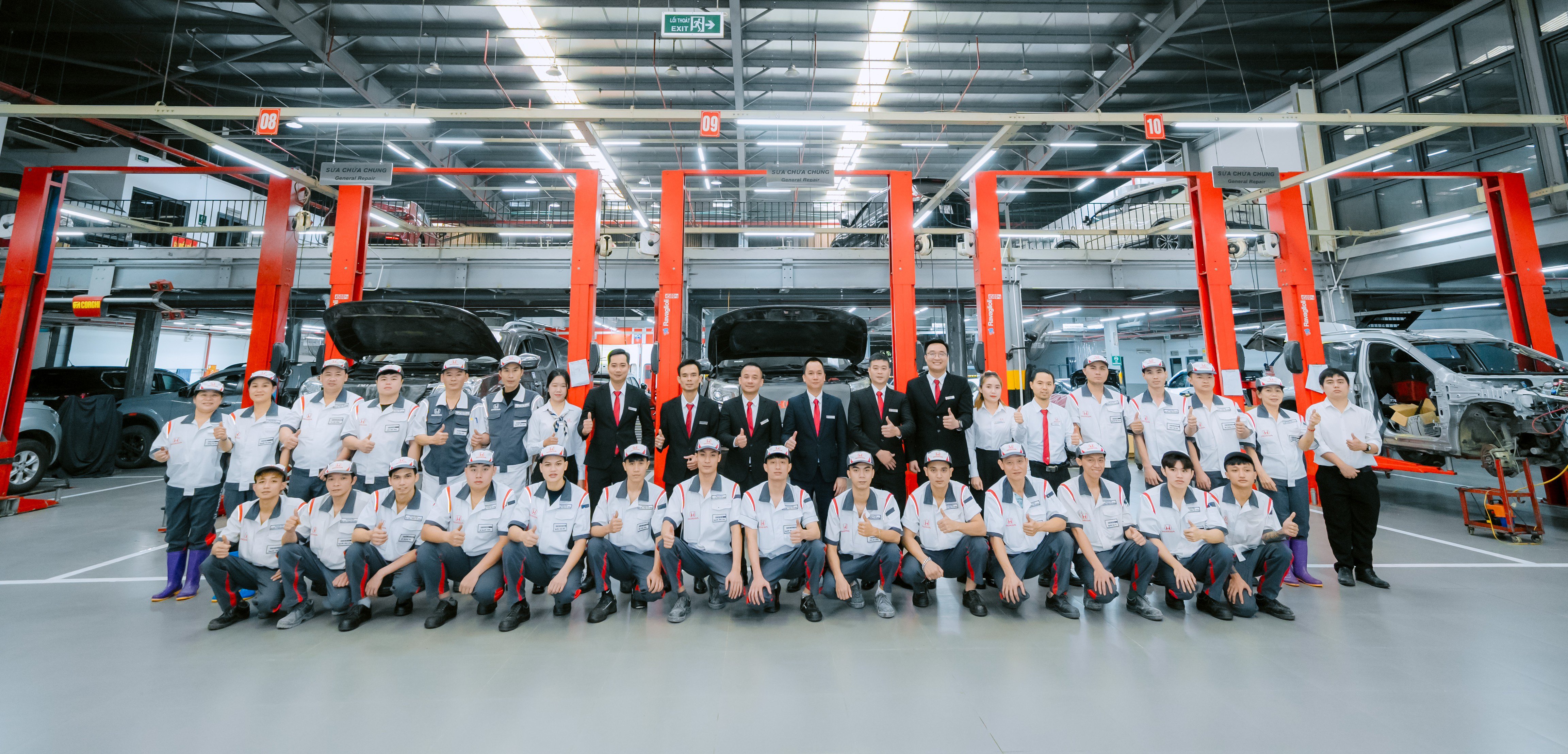 Đội ngũ kỹ thuật viên Honda Ôtô Hà Nội - Phạm Văn Đồng lâu năm, tay nghề cao