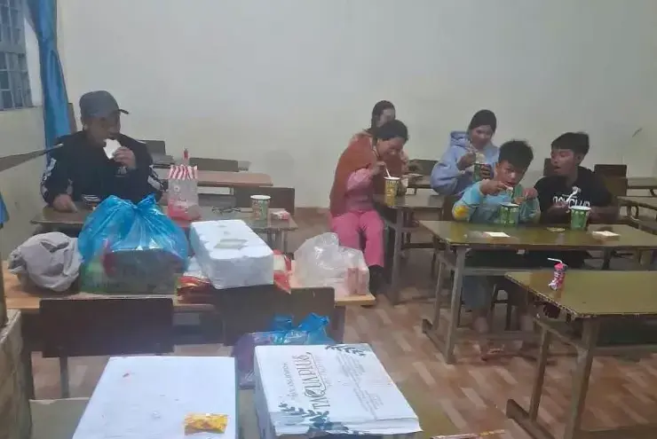 Lâm Đồng: Trắng đêm cứu hồ Cay An, di dời khẩn cấp hơn 500 người dân - 4