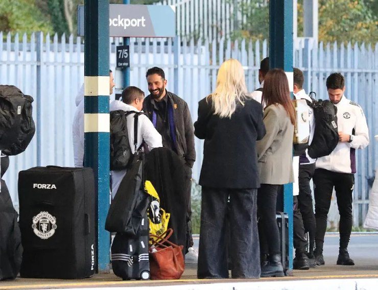 HLV Amorim đồng hành cùng các thành viên