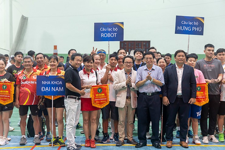 Các CLB chụp ảnh lưu niệm trong ngày khởi tranh giải