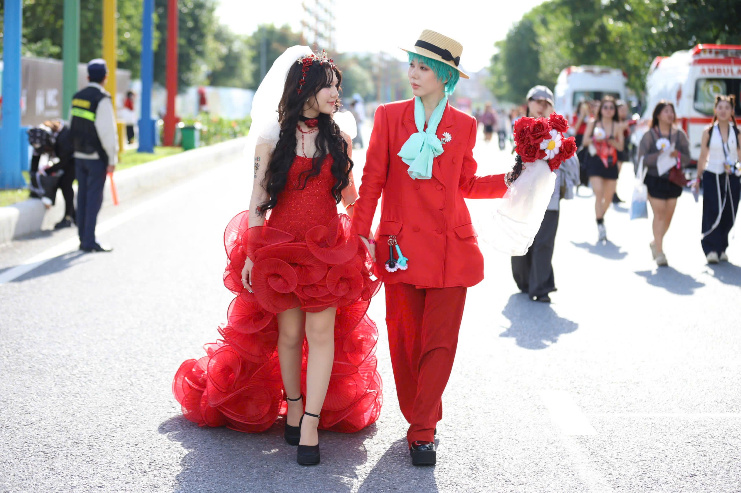 Trai xinh gái đẹp nô nức check-in concert “anh Long” - 2