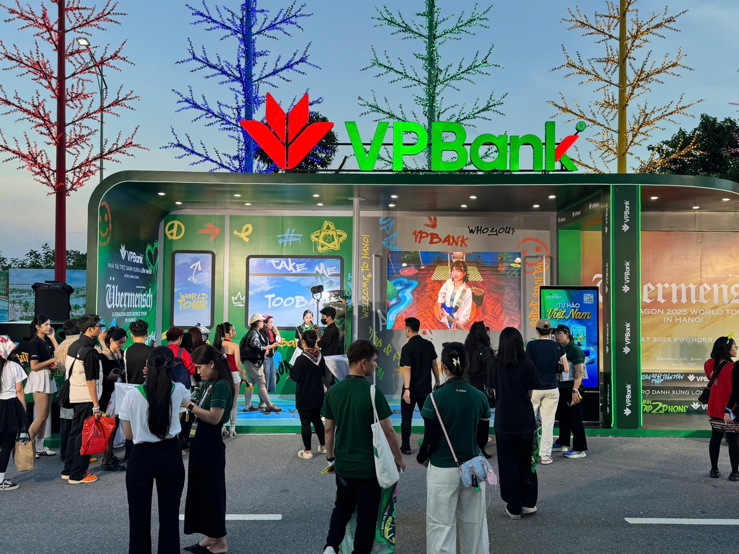 Trai xinh gái đẹp nô nức check-in concert “anh Long” - 4