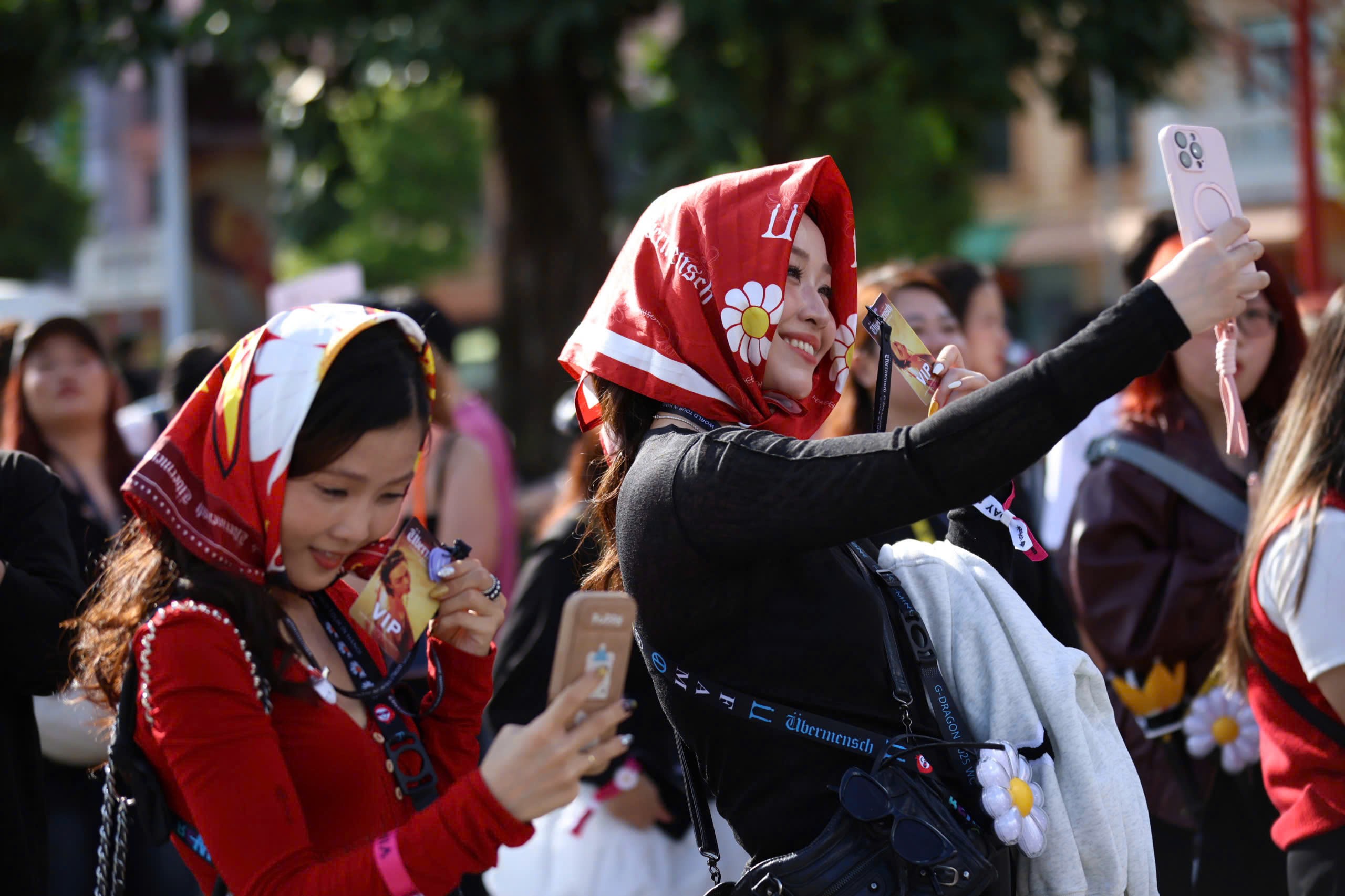 Trai xinh gái đẹp nô nức check-in concert “anh Long” - 7