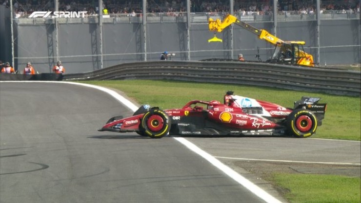 Ferrari có ngày thi đấu đáng quên