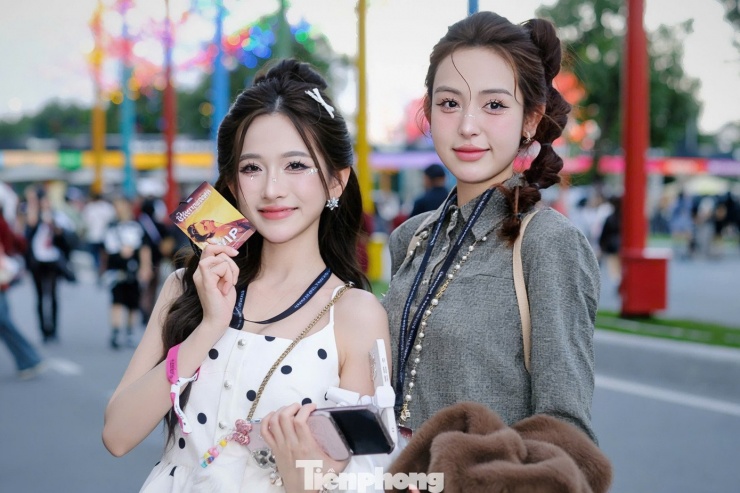 Concert dự kiến thu hút hàng vạn khán giả. Vé đêm diễn thứ hai tiếp tục được săn đón.