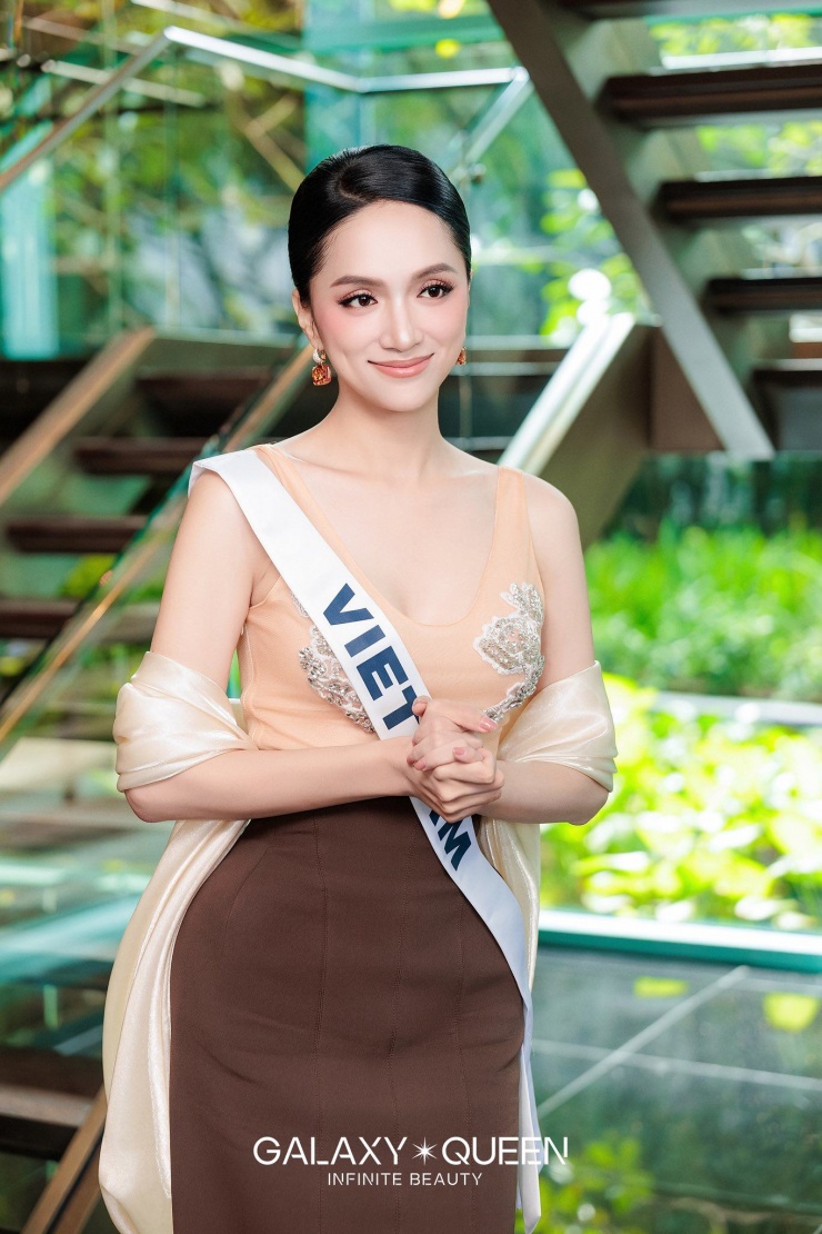 Hương Giang là Miss Universe Vietnam chuyển giới đầu tiên đến với Miss Universe nên hành trình của cô nhận được sự quan tâm đặc biệt